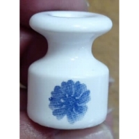 Изолятор керамический d19*20 белый с синим цветком